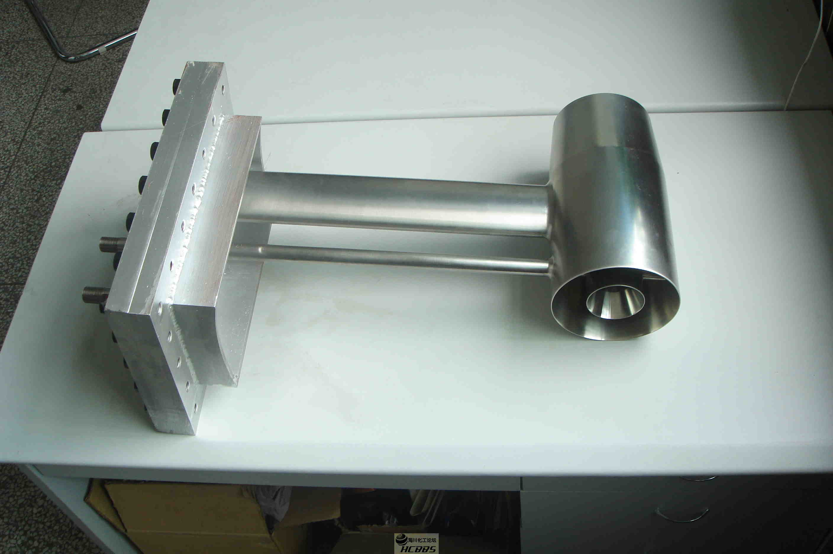 喉徑中心線安裝時一定與管中心一致。